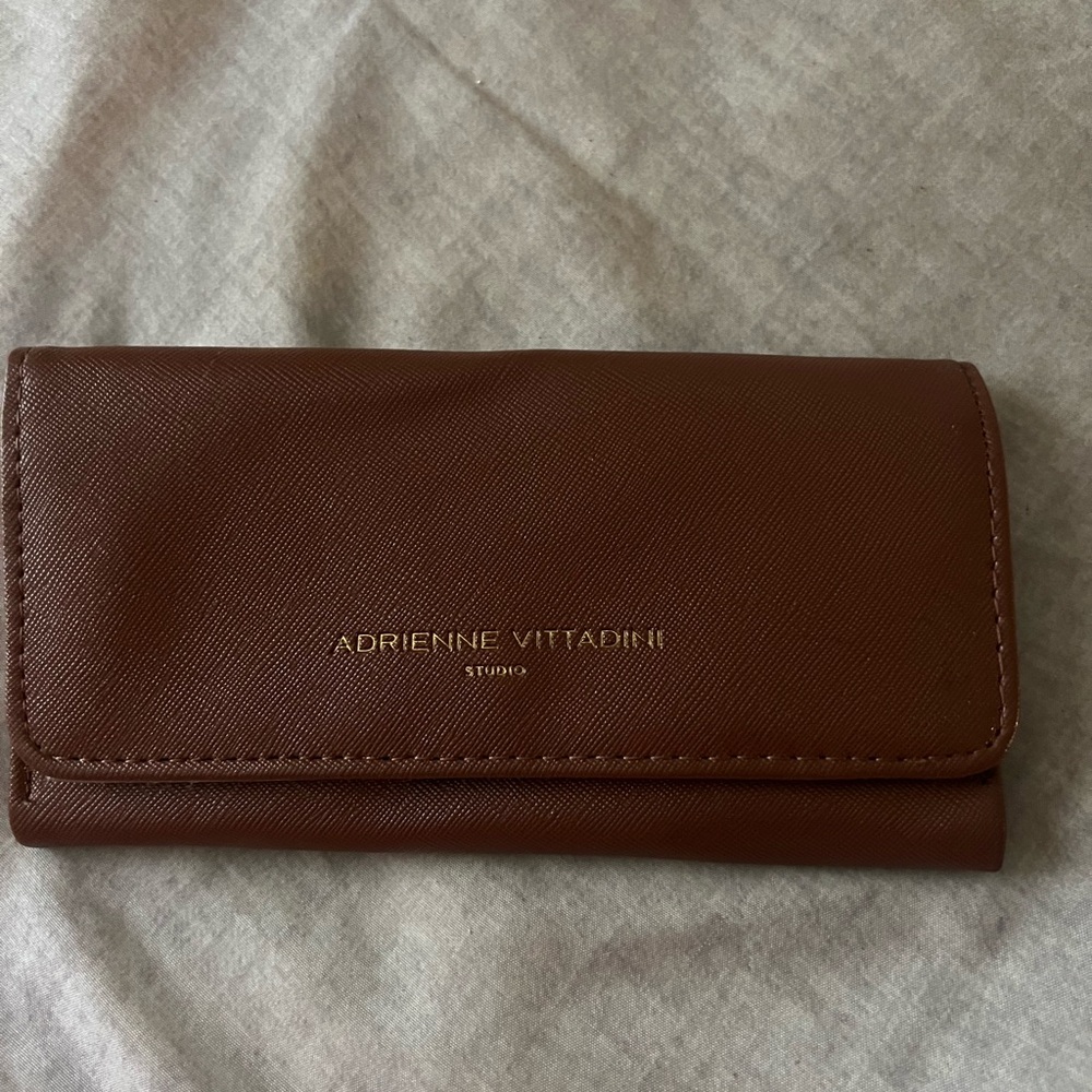 Adrienne Vittadini Tan Key & Card Holder